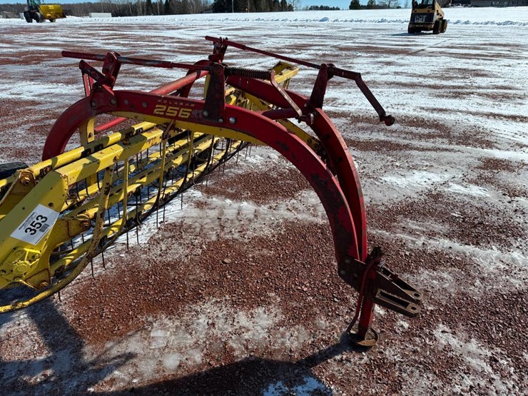 new-holland-256-image-12