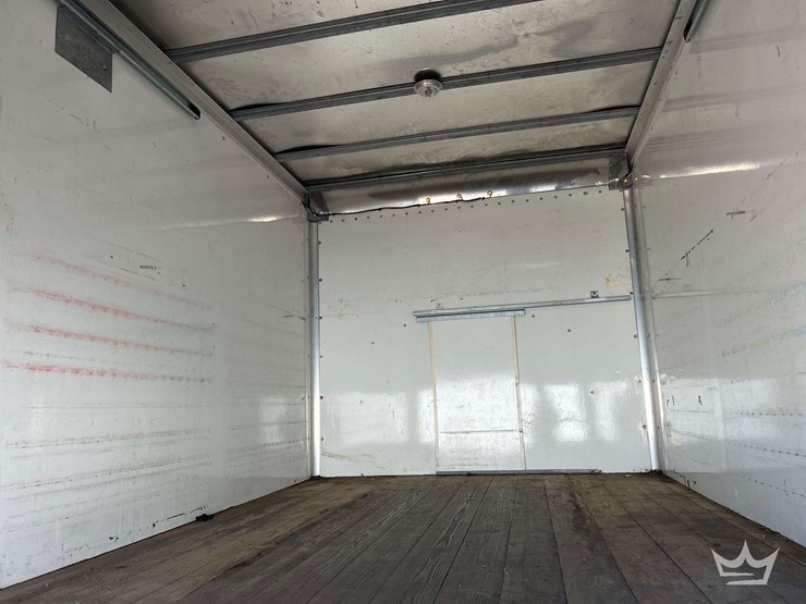 2017-chevrolet-express-3500-image-22