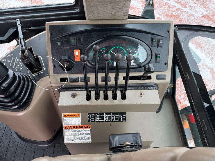 2011-case-570m-xt-image-58