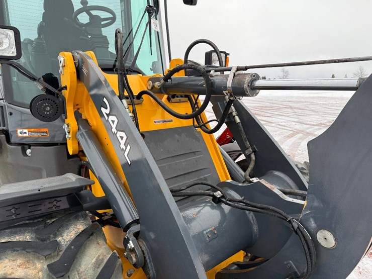 2019-deere-244l-image-50