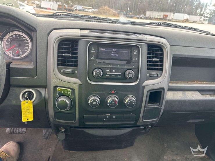 2015-dodge-1500-image-17