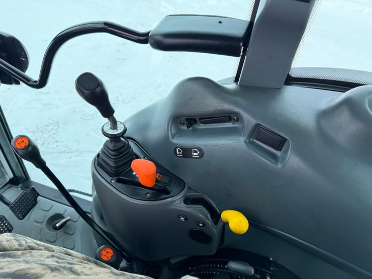 new-holland-tn75d-image-57