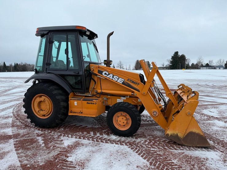 2011-case-570m-xt-image-3