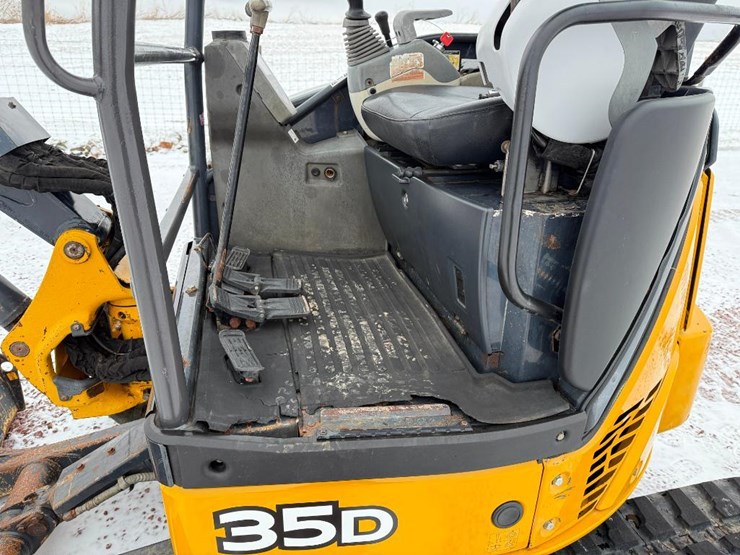 deere-35d-image-44