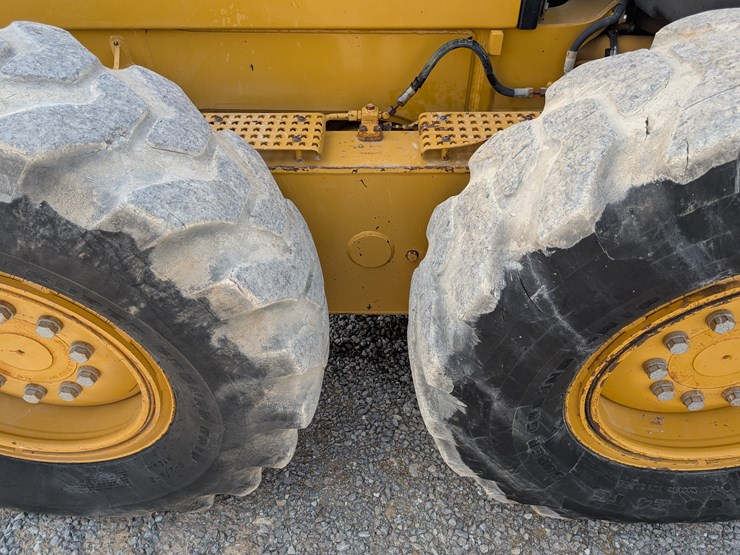 caterpillar-120m-image-15