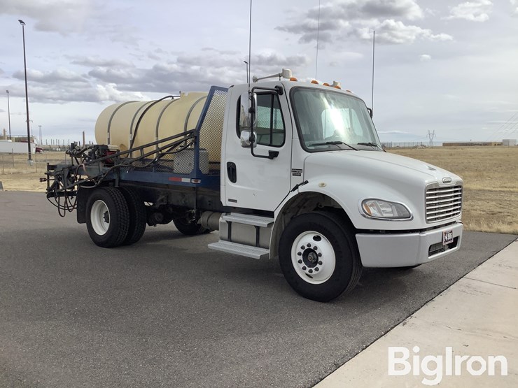 2003-freightliner-m2-106-image-3