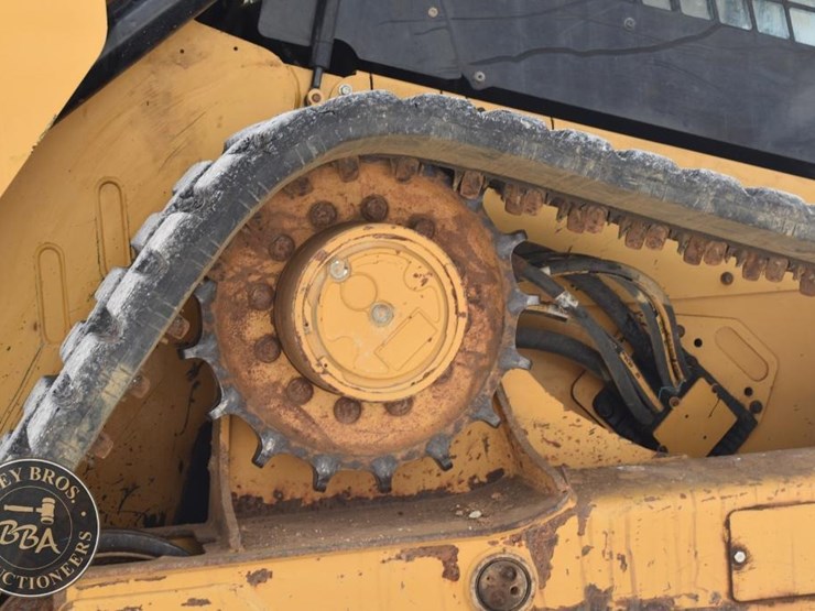 2020-caterpillar-299d3-image-44