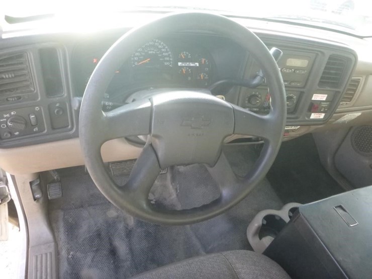 2004-chevrolet-2500-image-11