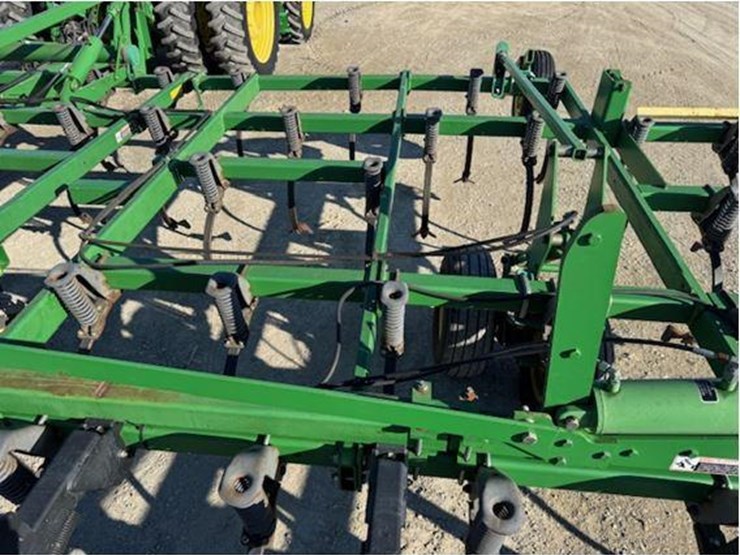 john-deere-2210-image-41