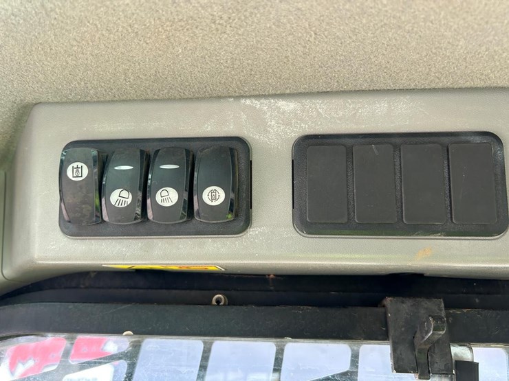 2017-caterpillar-259d-image-22