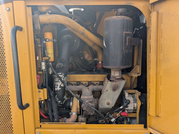 caterpillar-120m-image-16