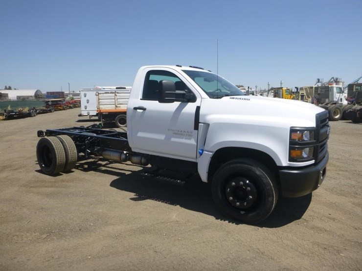 2024-chevrolet-silverado-4500hd-image-2