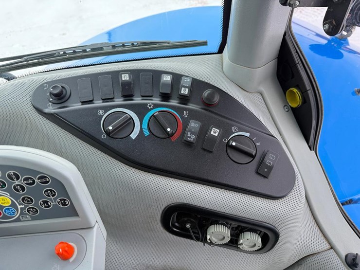 new-holland-t8.320-image-63