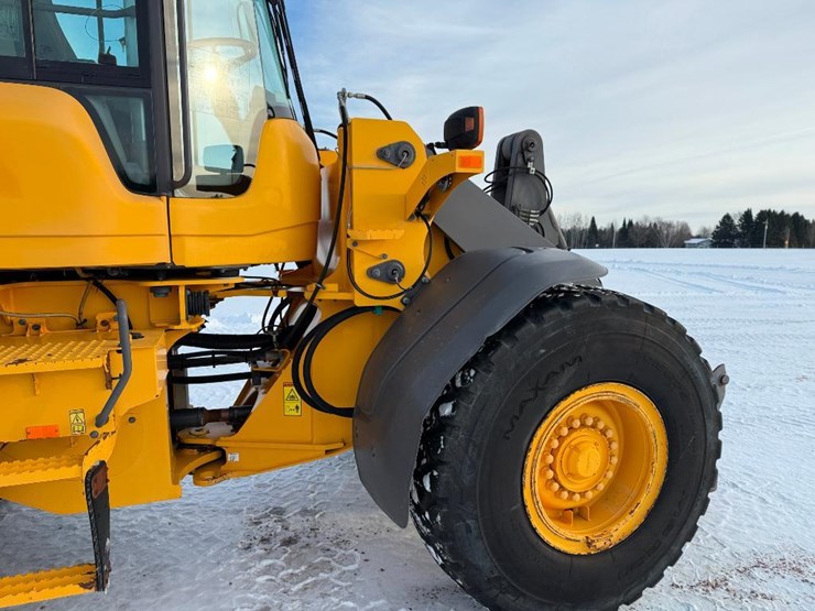 2015-volvo-l90g-image-34