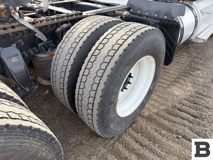 2017-freightliner-cascadia-125-image-29