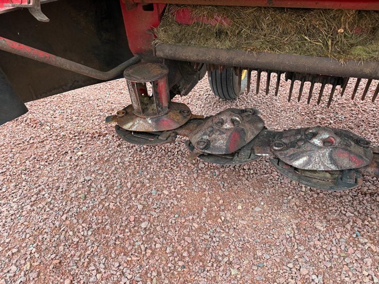 new-holland-210-image-17