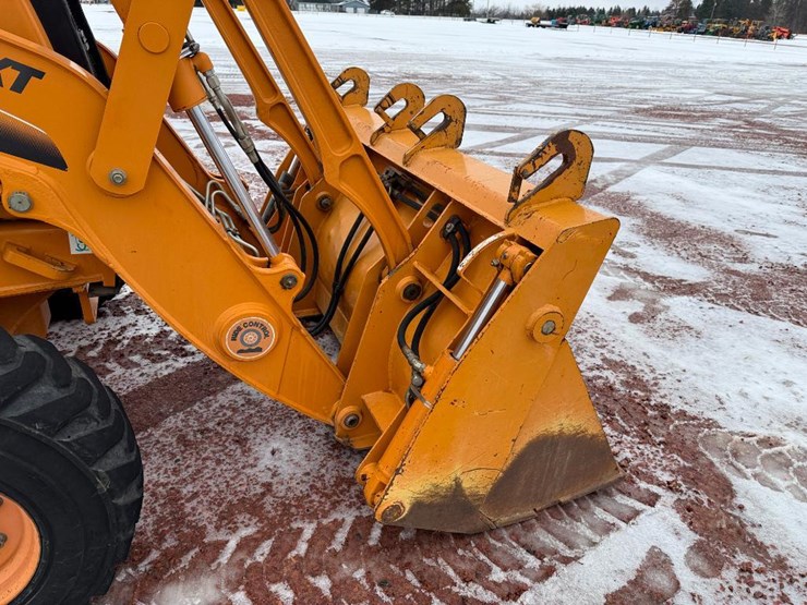 2011-case-570m-xt-image-36