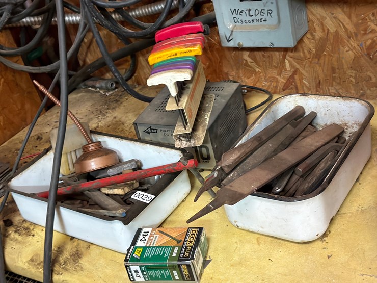 #29-•-lot-of-files-,-tools-,-etc-image-1