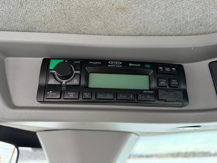 2023-case-621g-xr-image-70