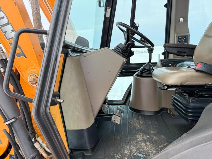 case-570n-xt-image-37