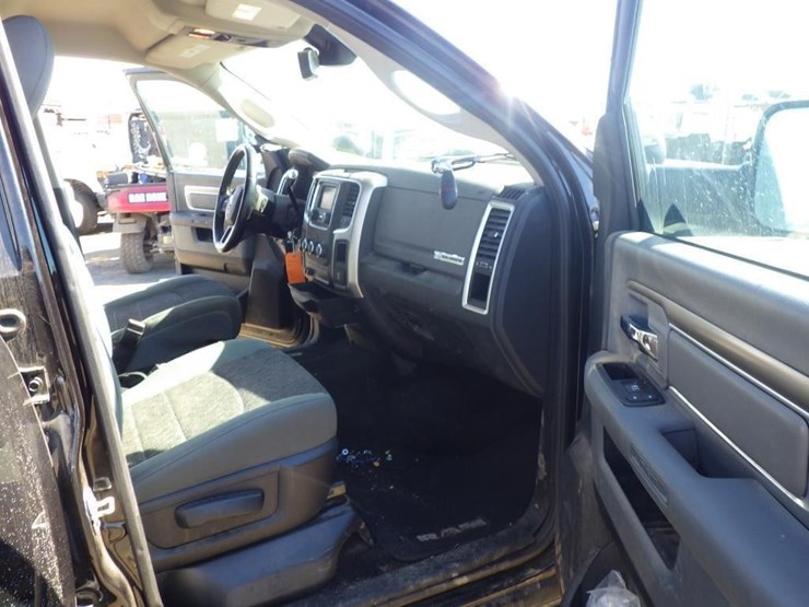 2016-dodge-3500-image-6