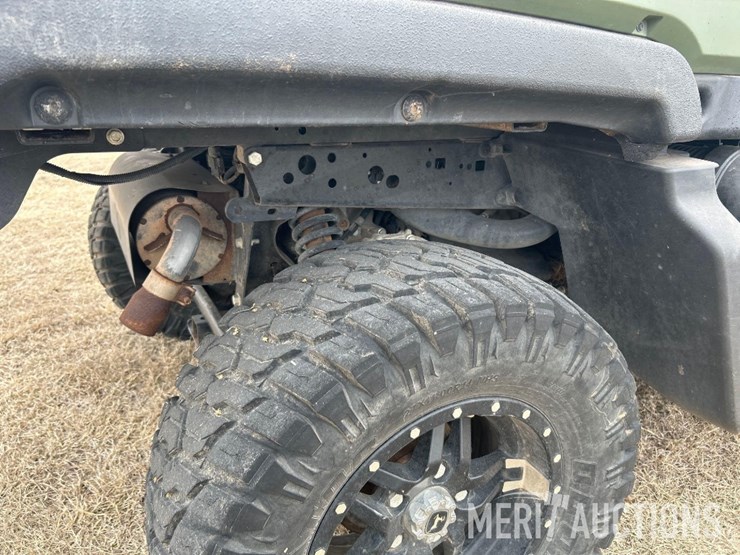 2021-john-deere-gator-image-27