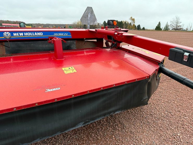 new-holland-210-image-12