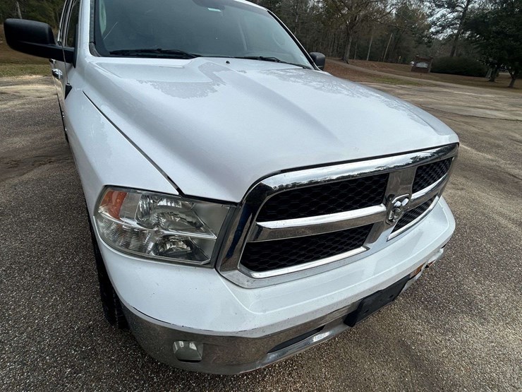 2016-ram-1500-slt-image-10