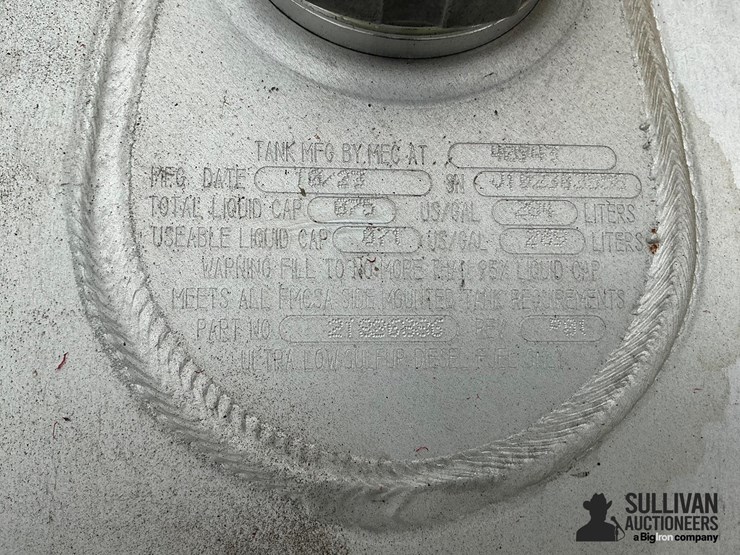 2017-volvo-vnl64t300-image-18