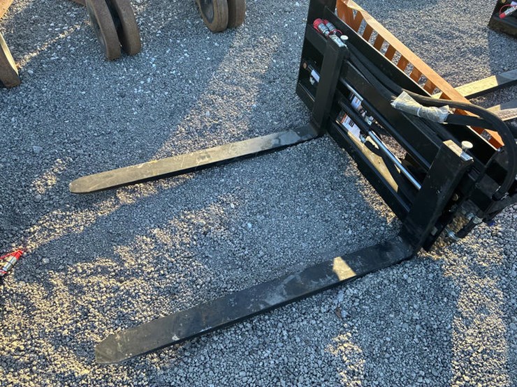 #115408-•-skidsteer-pallet-forks-hyd-adj-image-2