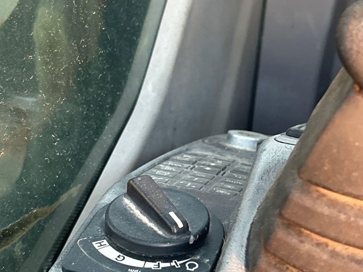 2013-volvo-ec300d-lr-image-17