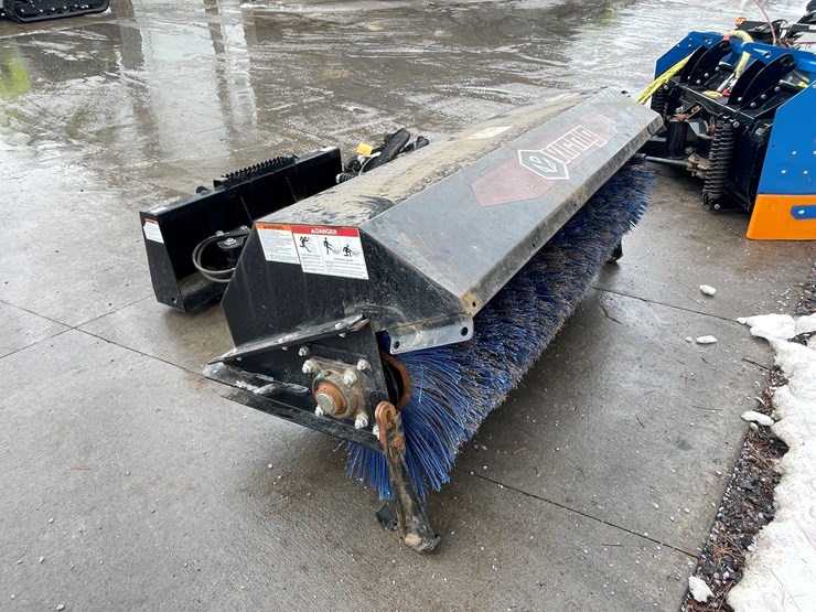 #4909-•-virnig-skid-steer-mount-72"-hydraulic-angle-broom-image-6