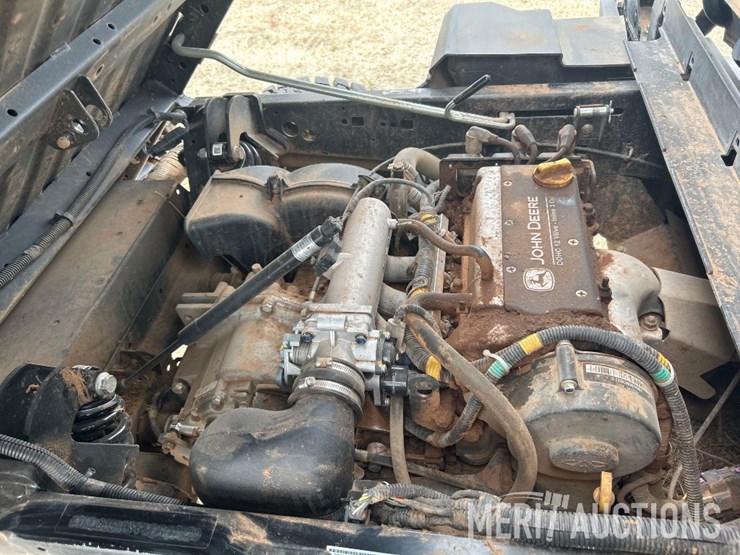 2022-john-deere-gator-image-31