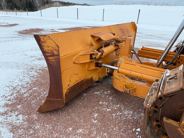 2011-case-1650l-xlt-image-43