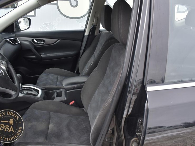 2015-nissan-rogue-image-18