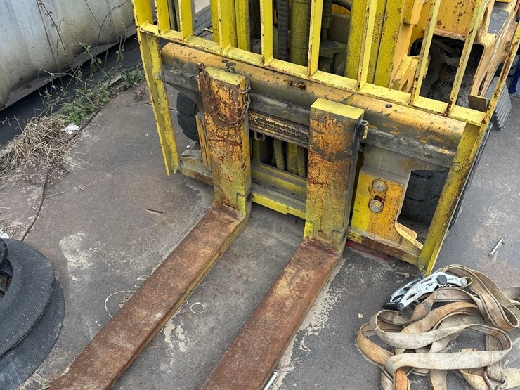 hyster-s60xls-6000lb-forklift-image-10