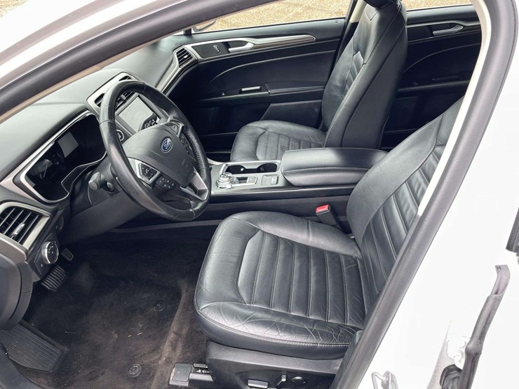2018-ford-fusion-4-door-sedan-(166,897-miles)-image-10