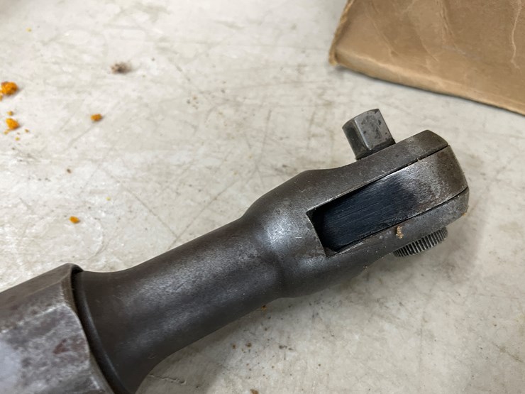 caterpillar-12-image-11