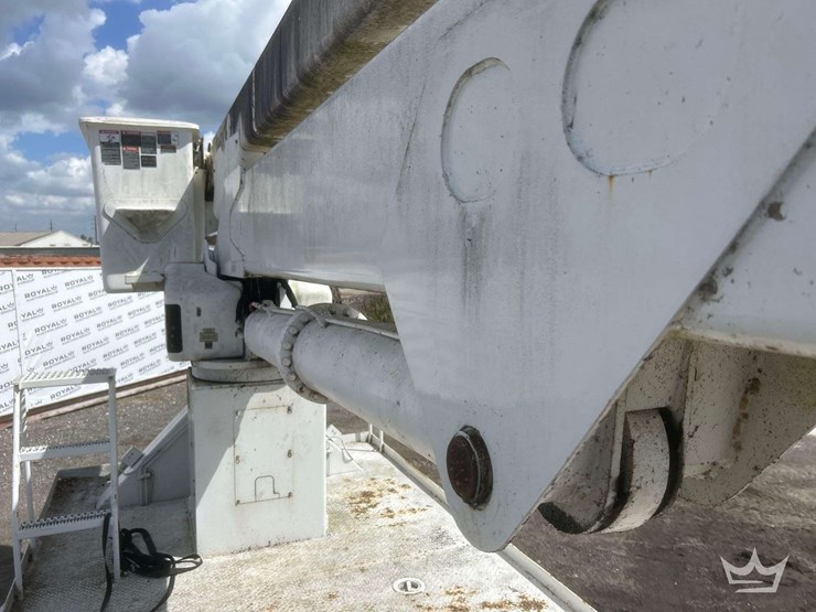 1999-freightliner-fl80-image-34