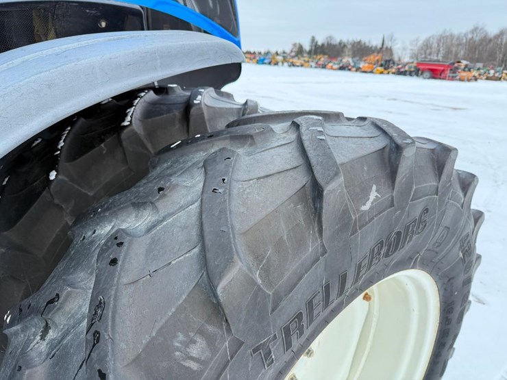 new-holland-t8.320-image-11