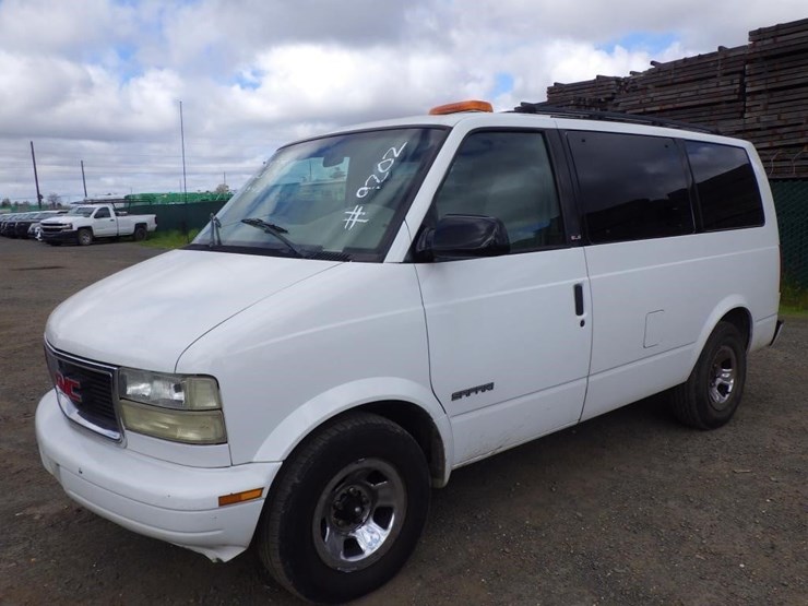 2001-gmc-safari-image-1