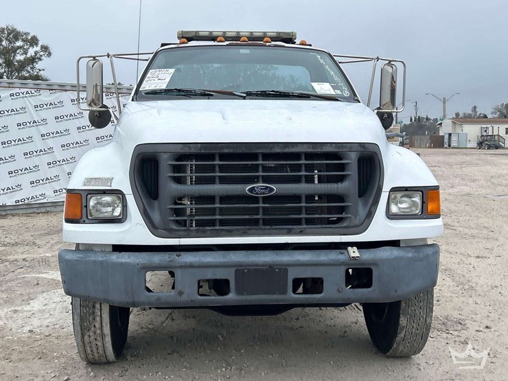 2001-ford-f650-image-40