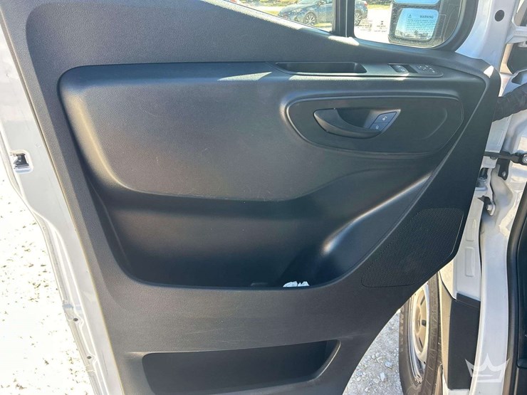 2022-mercedes-benz-sprinter-1500-image-14