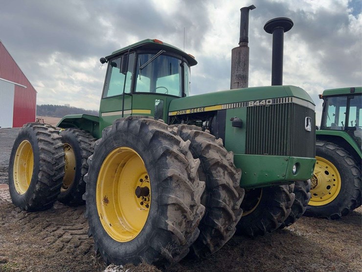 john-deere-8440-image-1