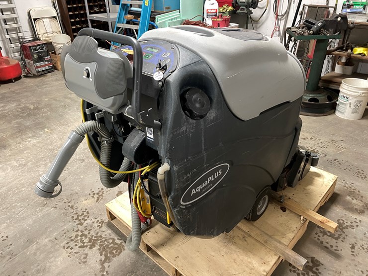 #304-•-advance-aqua-plus-carpet-extractor-image-5