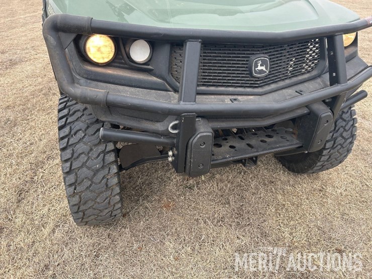 2022-john-deere-gator-image-10