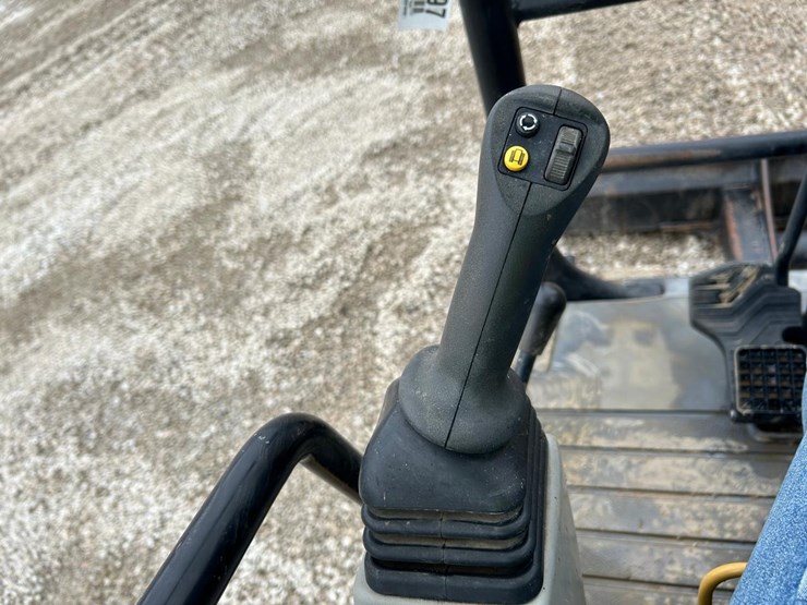 2021-caterpillar-306-image-27