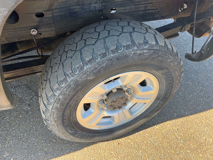 2004-gmc-2500-image-25