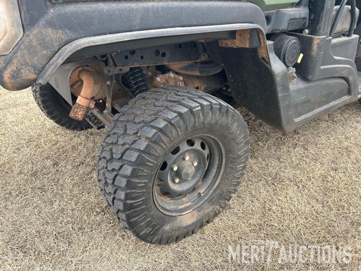 2022-john-deere-gator-image-22