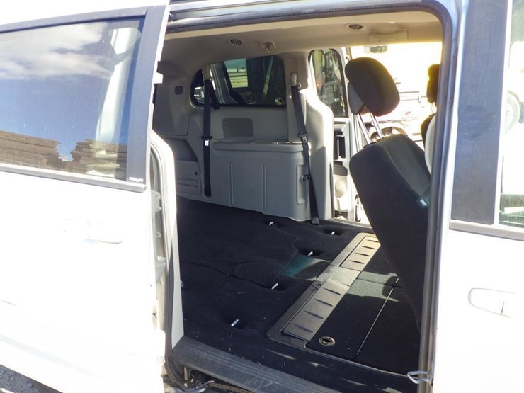 2012-dodge-grand-caravan-image-8